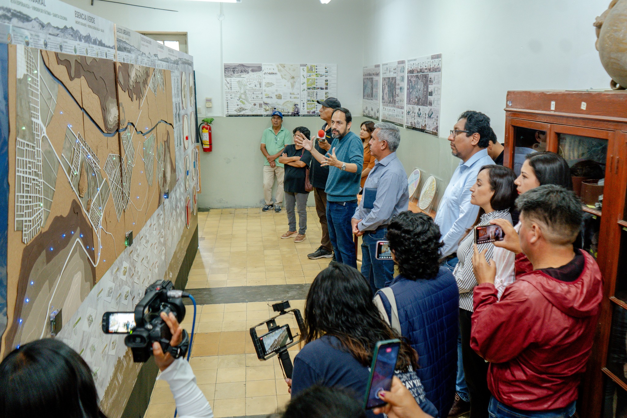 Se apertura exhibici贸n de diagn贸stico y propuesta Urbano -Arquitect贸nica de los centros poblados de la provincia de Huaral