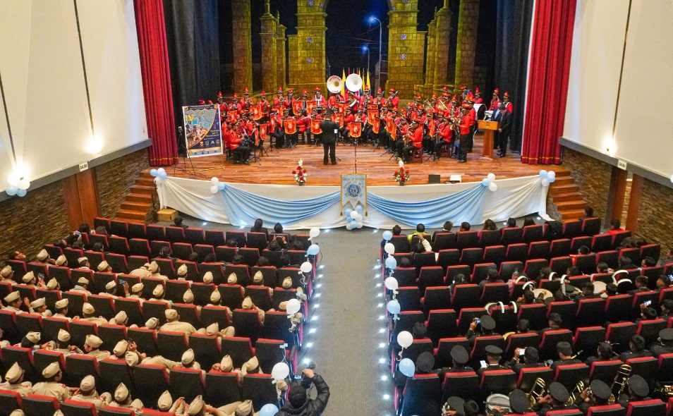 Municipalidad de Puno reconoce a las instituciones educativas escolares que participaron en el cuarto concurso regional de bandas sinfónicas