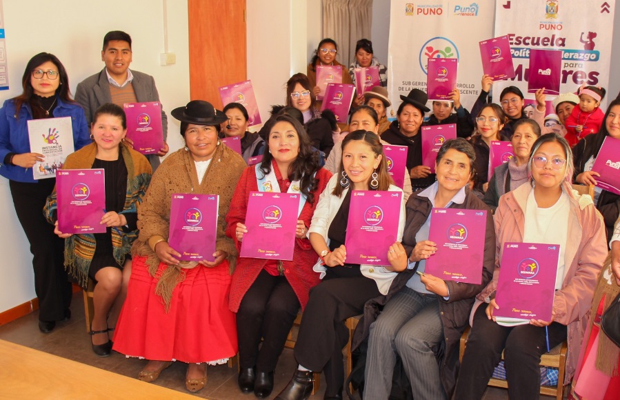 Municipalidad de Puno apertura escuela de politica y liderazgo para mujeres en el marco de la semana de la no violencia contra la mujer