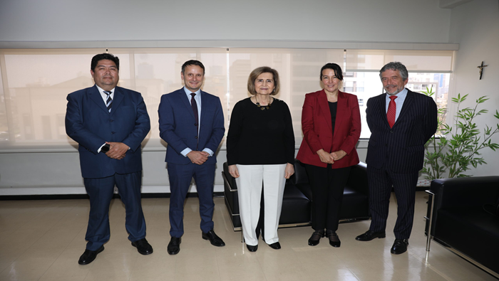 Presidenta del TC Luz Pacheco recibió visita protocolar de la embajadora de Francia en nuestro país.