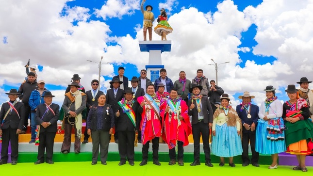 Con gran alegría sé da por inaugurado la plaza principal del centro poblado Viluyo - Pichacani