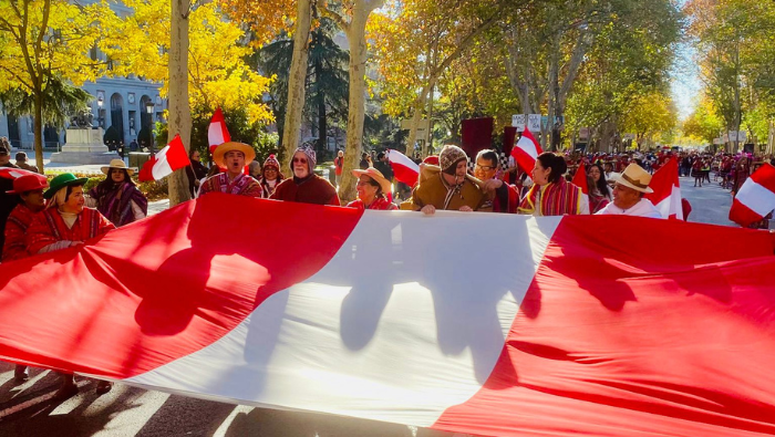 Comunidad peruana celebra en Madrid con el “Pasacalle del Bicentenario”