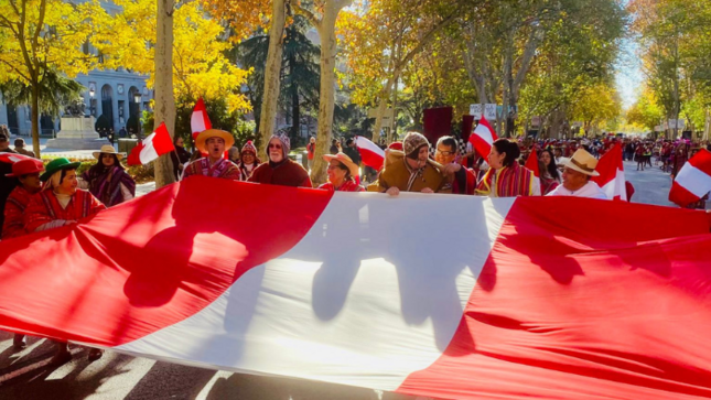 Comunidad peruana celebra en Madrid con el “Pasacalle del Bicentenario”
