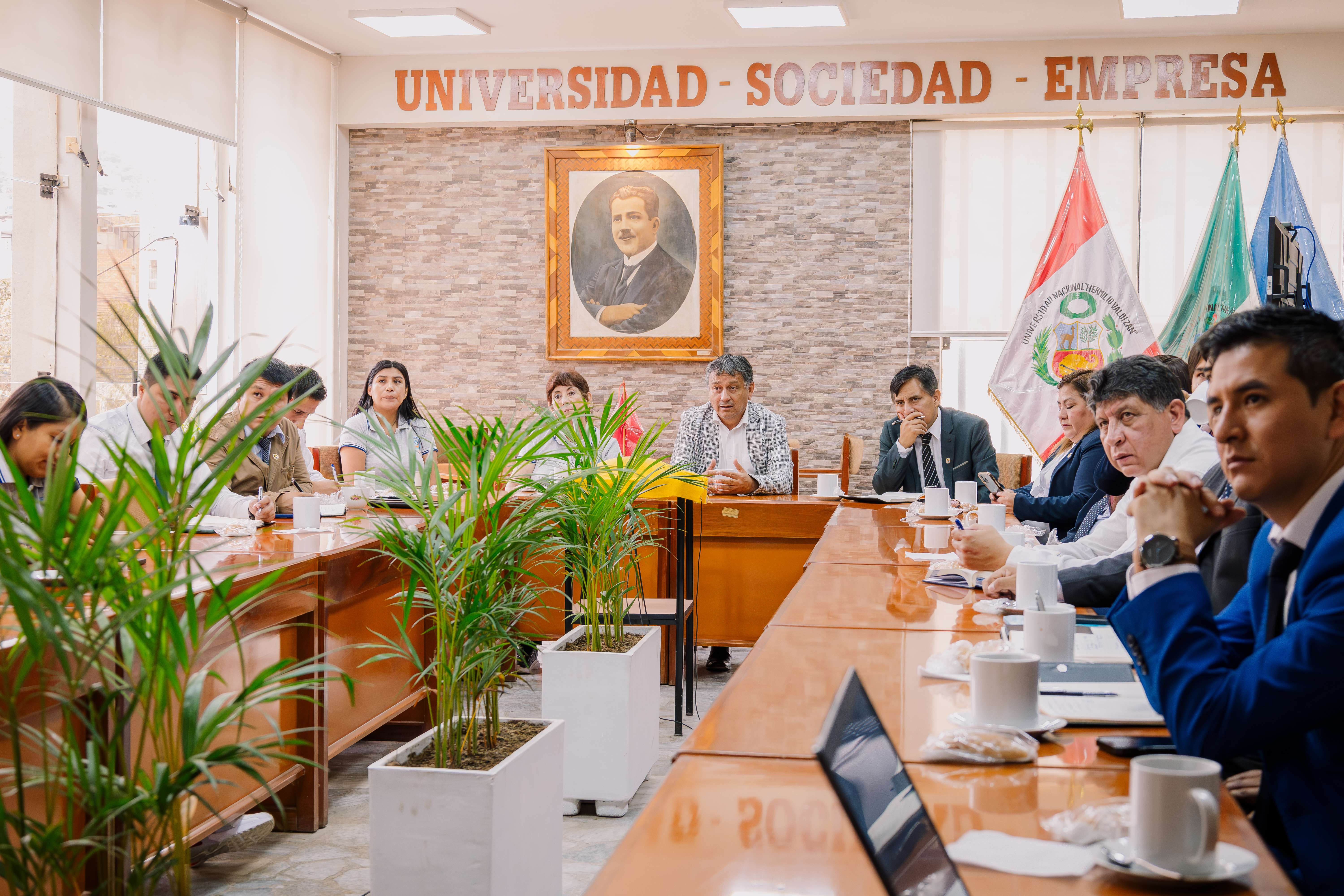 Reunión en Sala de Sesiones del Rectorado