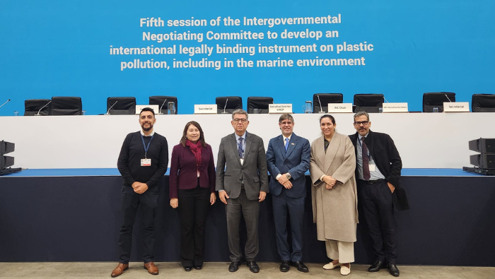 Delegación peruana participa en el proceso de negociación de instrumento internacional sobre la contaminación por plásticos en Busan
