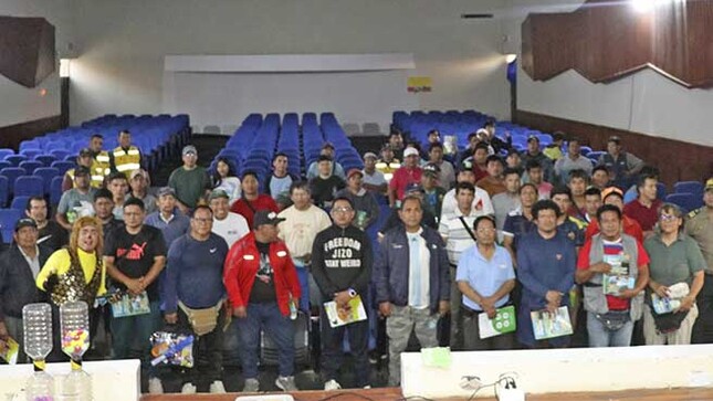 Municipalidad y AUNOR realizaron capacitación en manejo defensivo defensivo y seguridad vial a transportistas de la provincia de Huarmey.