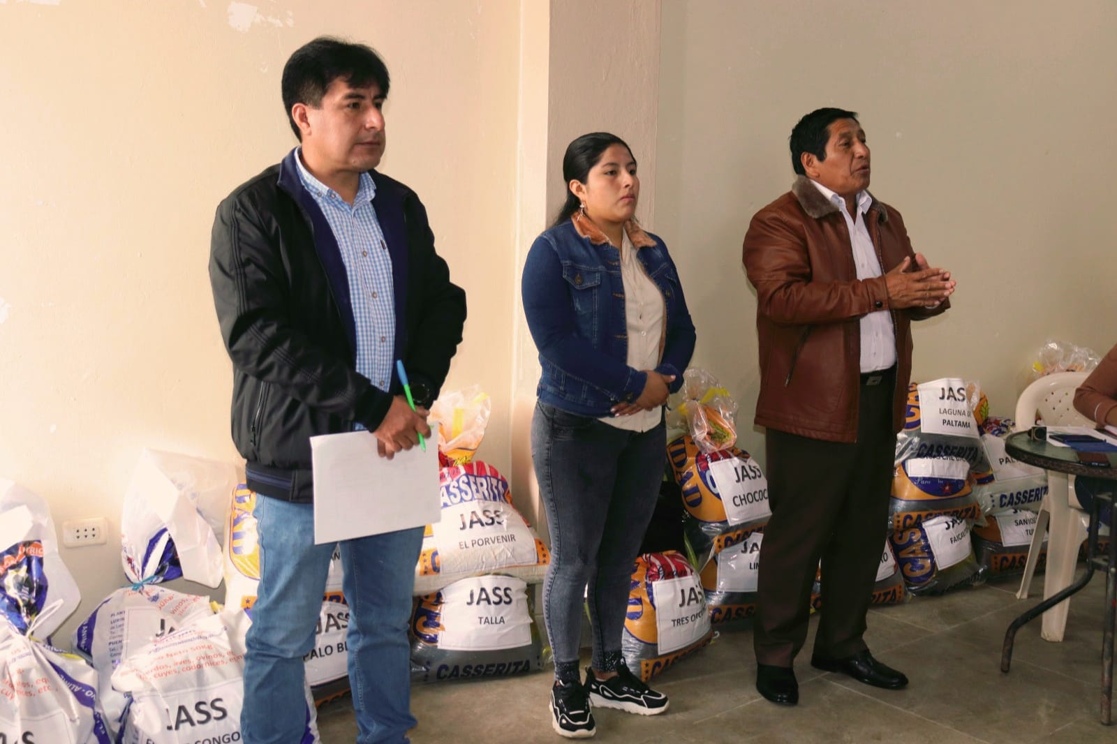Municipalidad entrega Hipoclorito de Calcio a JASS de Huarmaca
