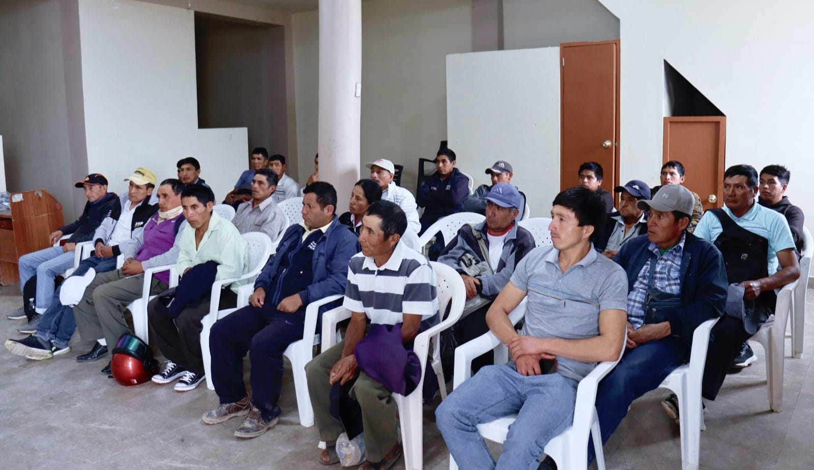 Municipalidad entrega Hipoclorito de Calcio a JASS de Huarmaca