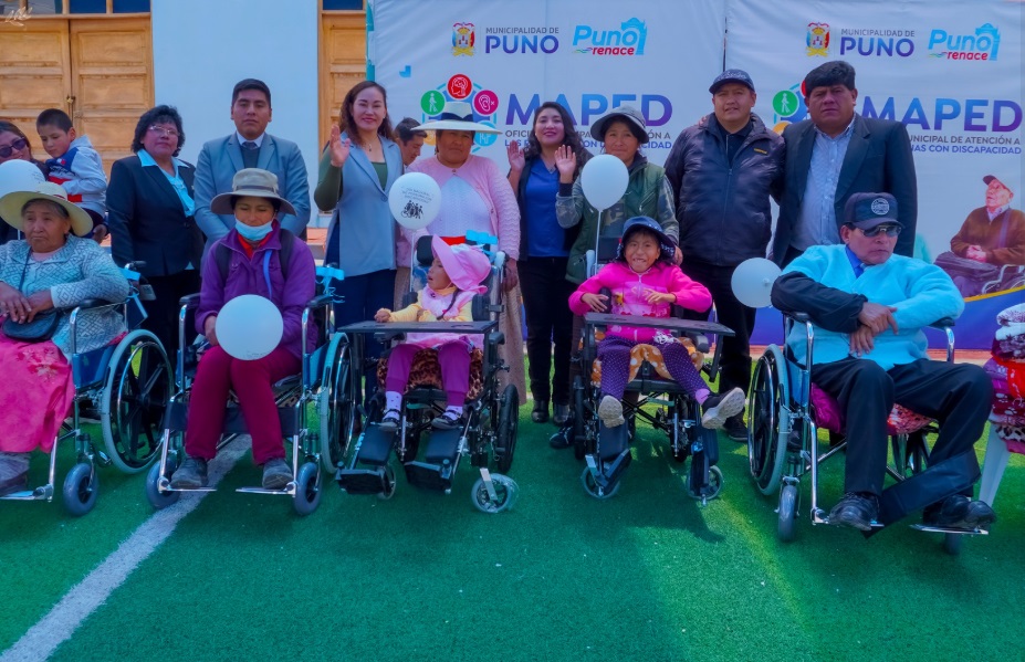 OMAPED entrega sillas y bastones a personas vulnerables con discapacidad