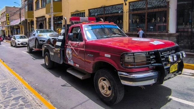 La Gerencia de Transporte intensifica el internamiento de vehículos con grúa municipal