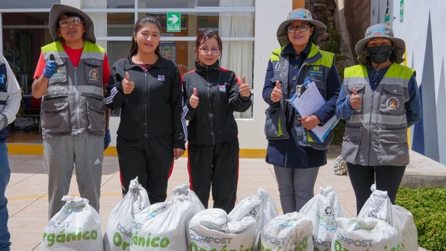 Municipalidad de Puno realizó la entrega de una tonelada y media de compost orgánico a instituciones educativas