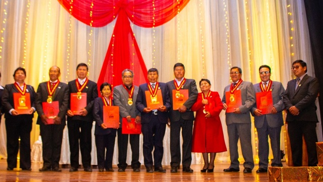 Municipalidad de Puno reconoce la labor de la UGEL en su 21° aniversario
