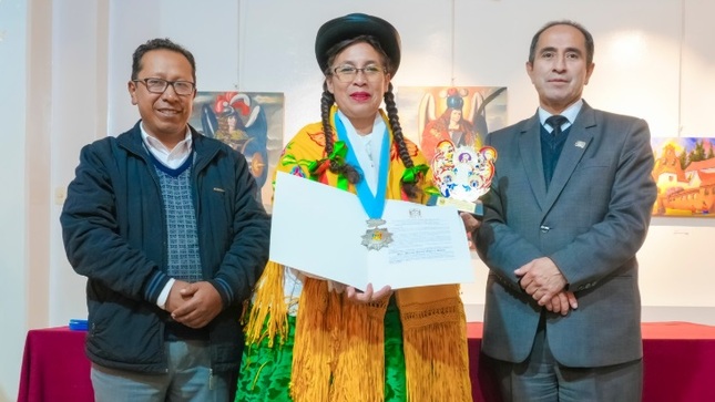 Miriam Echari es homenajeada por su destacado aporte a la música puneña