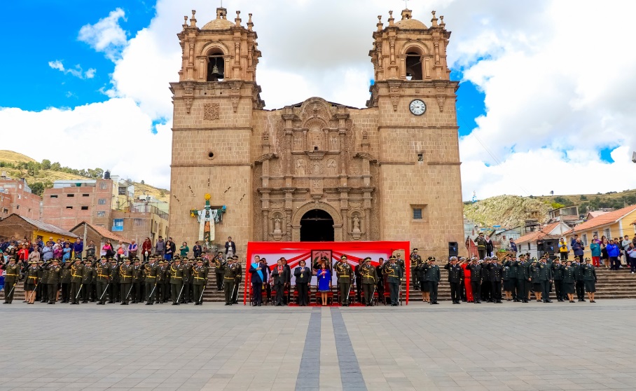 Municipalidad de Puno saluda y conmemora el bicentenario aniversario de batalla de Ayacucho y Día del Ejército Peruano