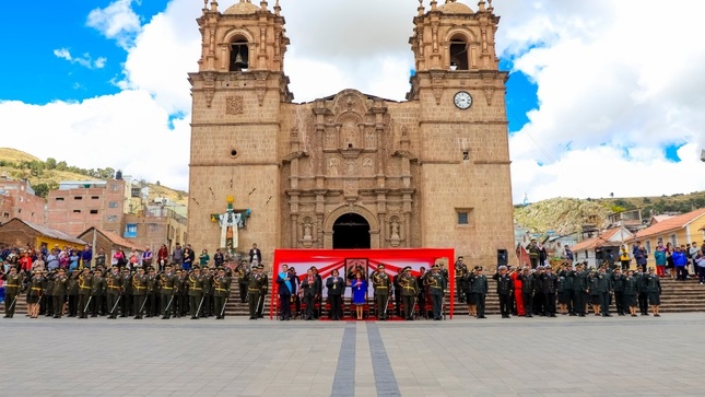 Municipalidad de Puno saluda y conmemora el bicentenario aniversario de batalla de Ayacucho y Día del Ejército Peruano