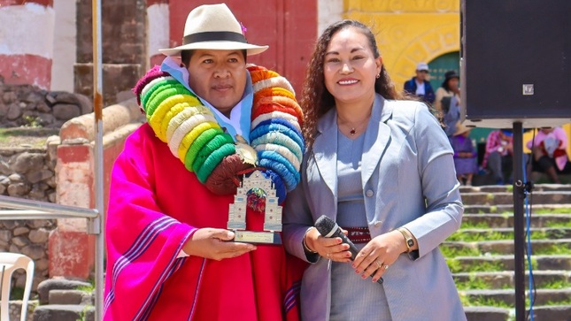 Municipalidad de Puno participa en la entrega de la resolución de Declaratoria del Carnaval de Chucuito como Patrimonio Cultural