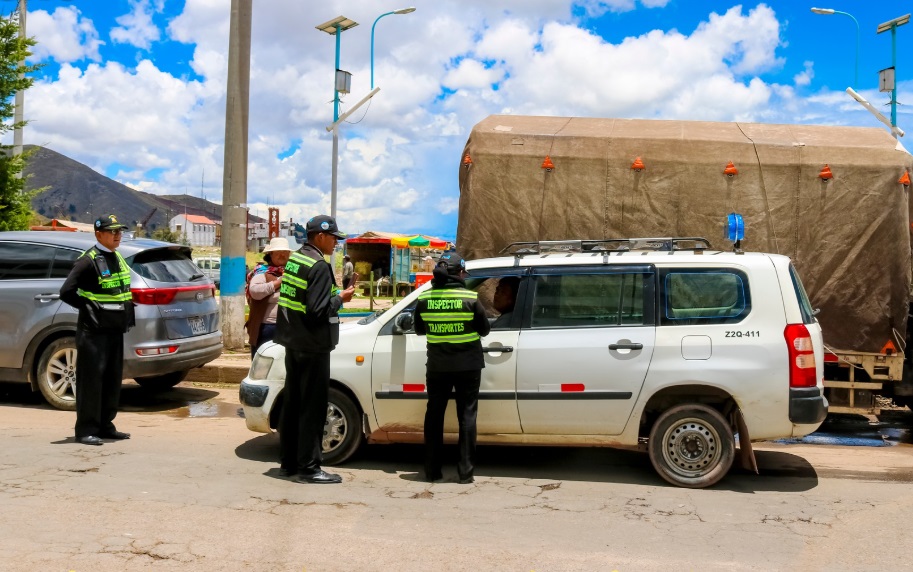 Operativo inopinado detecta más de 10 vehículos informales en Puno