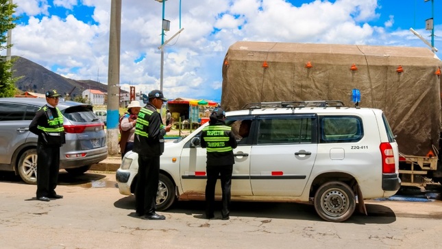 Operativo inopinado detecta más de 10 vehículos informales en Puno