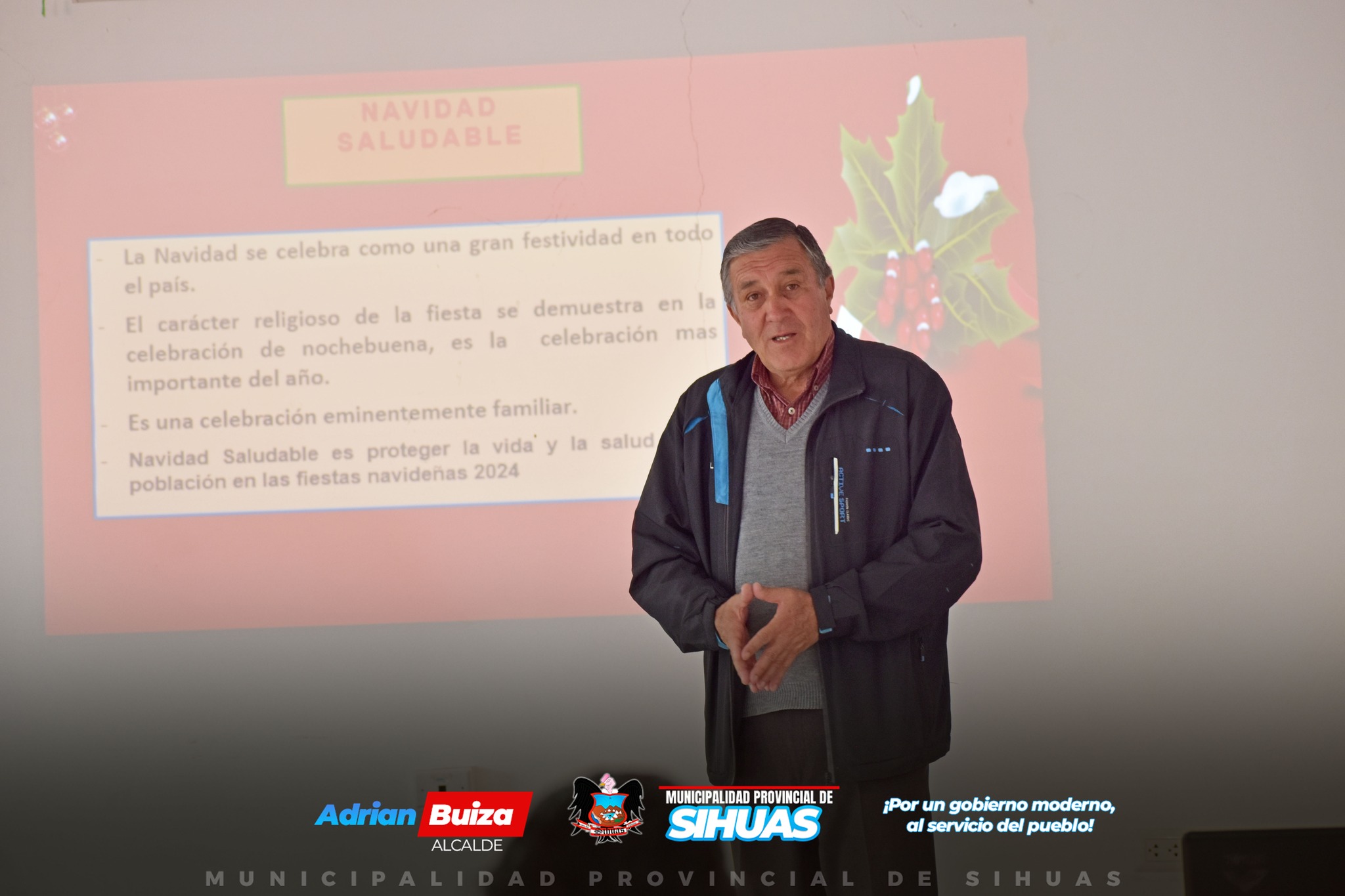 💠𝗟𝗔𝗡𝗭𝗔𝗠𝗜𝗘𝗡𝗧𝗢 𝗗𝗘 𝗟𝗔 𝗖𝗔𝗠𝗣𝗔𝗡̃𝗔 "𝗡𝗔𝗩𝗜𝗗𝗔𝗗 𝗦𝗔𝗟𝗨𝗗𝗔𝗕𝗟𝗘 𝟮𝟬𝟮𝟰" 🎄
Con el objetivo de promover hábitos de vida saludables durante las celebraciones de fin de año, la Municipalidad Provincial de Sihuas, a través de la Gerencia de Desarrollo Social y Servicios Públicos, lanzó oficialmente la Campaña Navidad Saludable 2024. Esta iniciativa se lleva a cabo en coordinación con el Hospital de Apoyo Sihuas y busca concientizar a la población sobre la importancia de llevar una alimentación equilibrada y prácticas saludables durante las festividades.
La primera charla informativa de esta campaña se realizó con éxito, dirigida especialmente a los comerciantes y panaderos del distrito, quienes son clave en la preparación y distribución de productos durante la temporada navideña. Además, durante el evento, se ofrecieron recomendaciones sobre cómo incorporar opciones más saludables en los menús tradicionales de las fiestas y cómo manejar la oferta de productos de manera responsable.
Este tipo de actividades busca no solo resaltar la importancia de la salud durante las celebraciones, sino también sensibilizar sobre la responsabilidad de los comerciantes en la oferta de productos que contribuyan al bienestar de la comunidad.
La Municipalidad de Sihuas invita a todos los ciudadanos a participar activamente en esta campaña, con el fin de garantizar unas fiestas de fin de año más saludables para todos.
👉 Mantente atento a nuestras redes sociales para más detalles sobre las próximas actividades de esta campaña navideña.