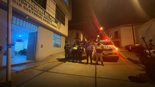 💠Desde el área de Seguridad Ciudadana se viene trabajando con el firme objetivo de mantener el orden en nuestro distrito. A pesar de las dificultades, el equipo de Serenazgo realiza patrullajes constantes en el casco urbano de Sihuas, tanto en colaboración con la Comisaría Sectorial Sihuas - PNP como de forma independiente, en ocasiones. Estamos conscientes de que la situación de seguridad requiere de más acciones, las cuales están próximas a ejecutarse.
👮♂️ A pesar de los retos, seguimos comprometidos en velar por el bienestar y la seguridad de todos los vecinos.
