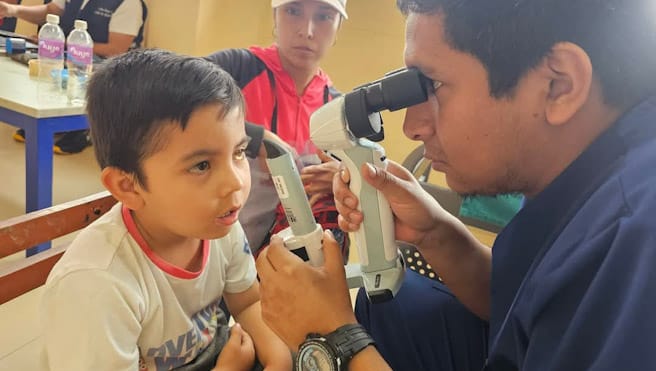 Salud ocular más de 470 escolares fueron atendidos en gran campaña descentralizada de prevención de la ceguera en Chimbote