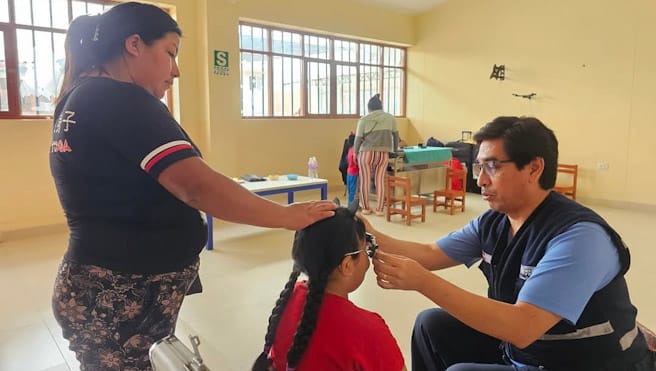 Salud ocular más de 470 escolares fueron atendidos en gran campaña descentralizada de prevención de la ceguera en Chimbote