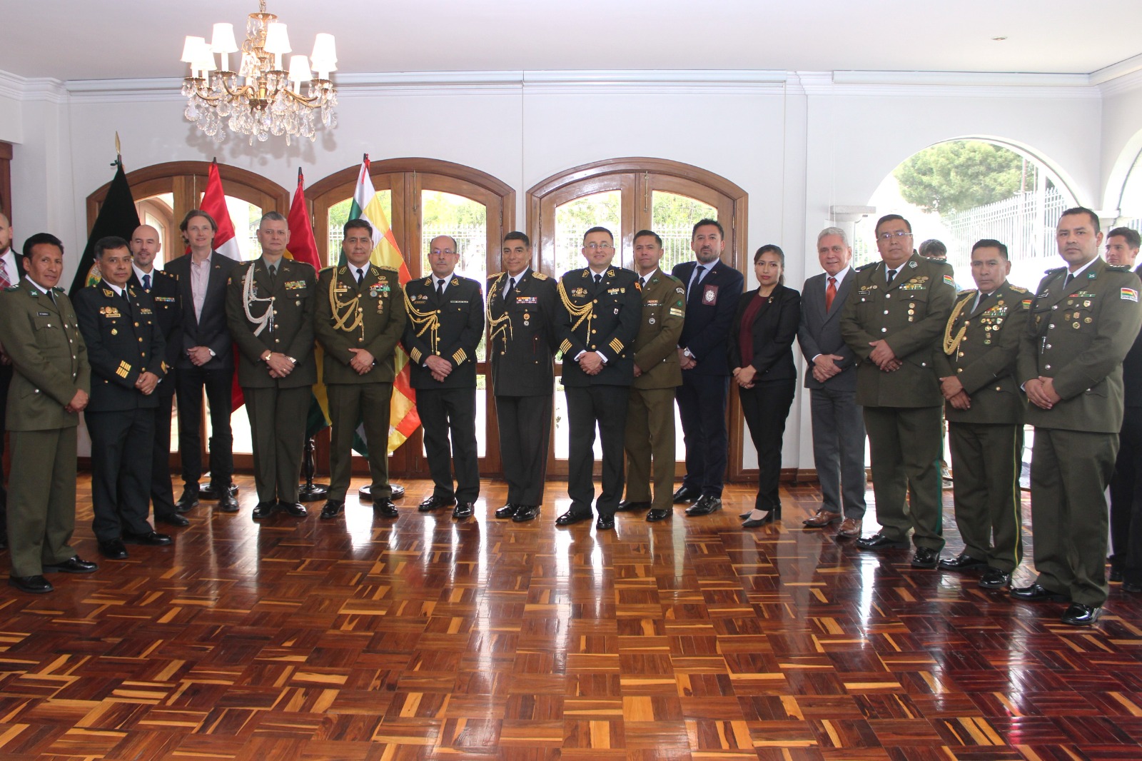 Autoridades presentes en la ceremonia