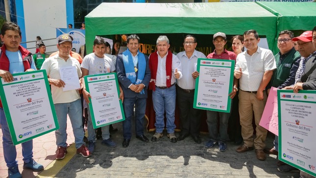 ENTRE DE TÍTULOS DE PROPIEDAD A COMUNIDADES CAMPESINAS