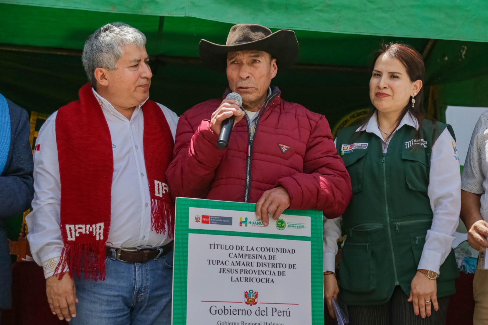 ENTRE DE TÍTULOS DE PROPIEDAD A COMUNIDADES CAMPESINAS