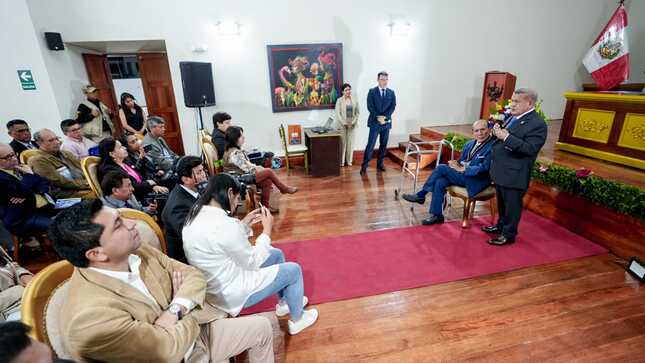 Gore Condecoró Con Medalla De La Libertad Al Historiador Alberto Pinillos Rodríguez