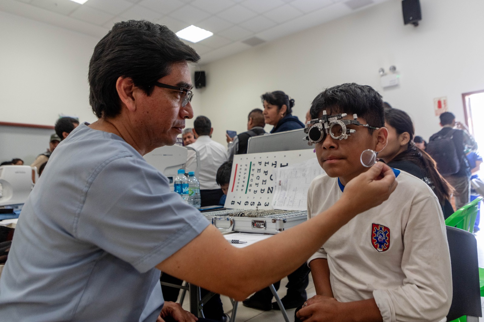 ENTREGA DE LENTES A ESCOLARES DE HUÁNUCO