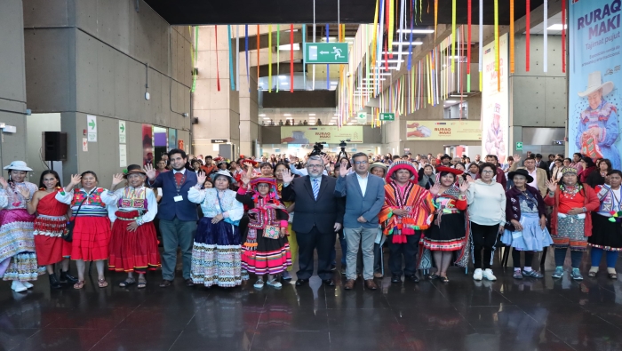 Ministro de Cultura inauguró la exposición – venta Ruraq maki – Tajimat pujut