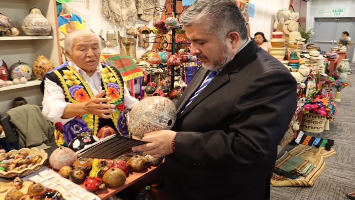 Ministro de Cultura inauguró la exposición – venta Ruraq maki – Tajimat pujut