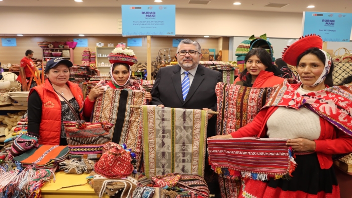 Ministro de Cultura inauguró la exposición – venta Ruraq maki – Tajimat pujut