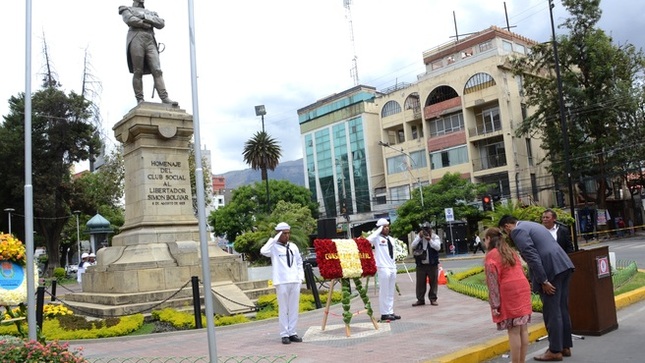En Cochabamba entregan ofrenda floral en conmemoración del bicentenario de Batallas de Junín y Ayacucho y la consolidación de independencia