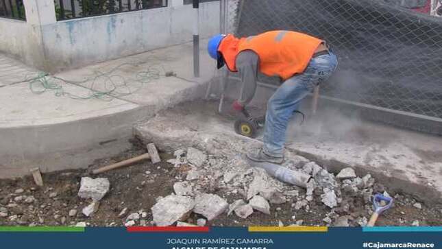 Los trabajos que se vienen realizando en la Prolongación Tayabamba avanzan sin dificultad aprovechando que el clima está a favor, habiendo concluido con las veredas y la pista de la vía estando ya a más del 85% de avance. 
El Ing. Residente Alejandro Minchan Castañeda nos informó d ellos trabajos que vienen realizando y que comenzarían con la demolición del canal y así seguirán con los trabajos y que en el plazo determinado por el expediente estarían entregando ya la obra. 