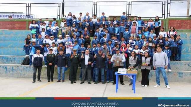 En el marco de las actividades del Comité Provincial de Seguridad Ciudadana (COPROSEC), y en colaboración con la SUCAMEC, se llevó a cabo una importante charla de sensibilización sobre el uso de material pirotécnico para los alumnos de cuarto grado de la IE 82019.
Nuestra meta es clara: prevenir la compra y el uso indebido de pirotécnicos. ¡Los efectos de estos materiales pueden ser realmente peligrosos!
Se continúa organizando estas charlas en diversas instituciones educativas para garantizar que nuestras fiestas navideñas sean seguras y sin incidentes.
¡Cuidemos juntos de nuestra comunidad!