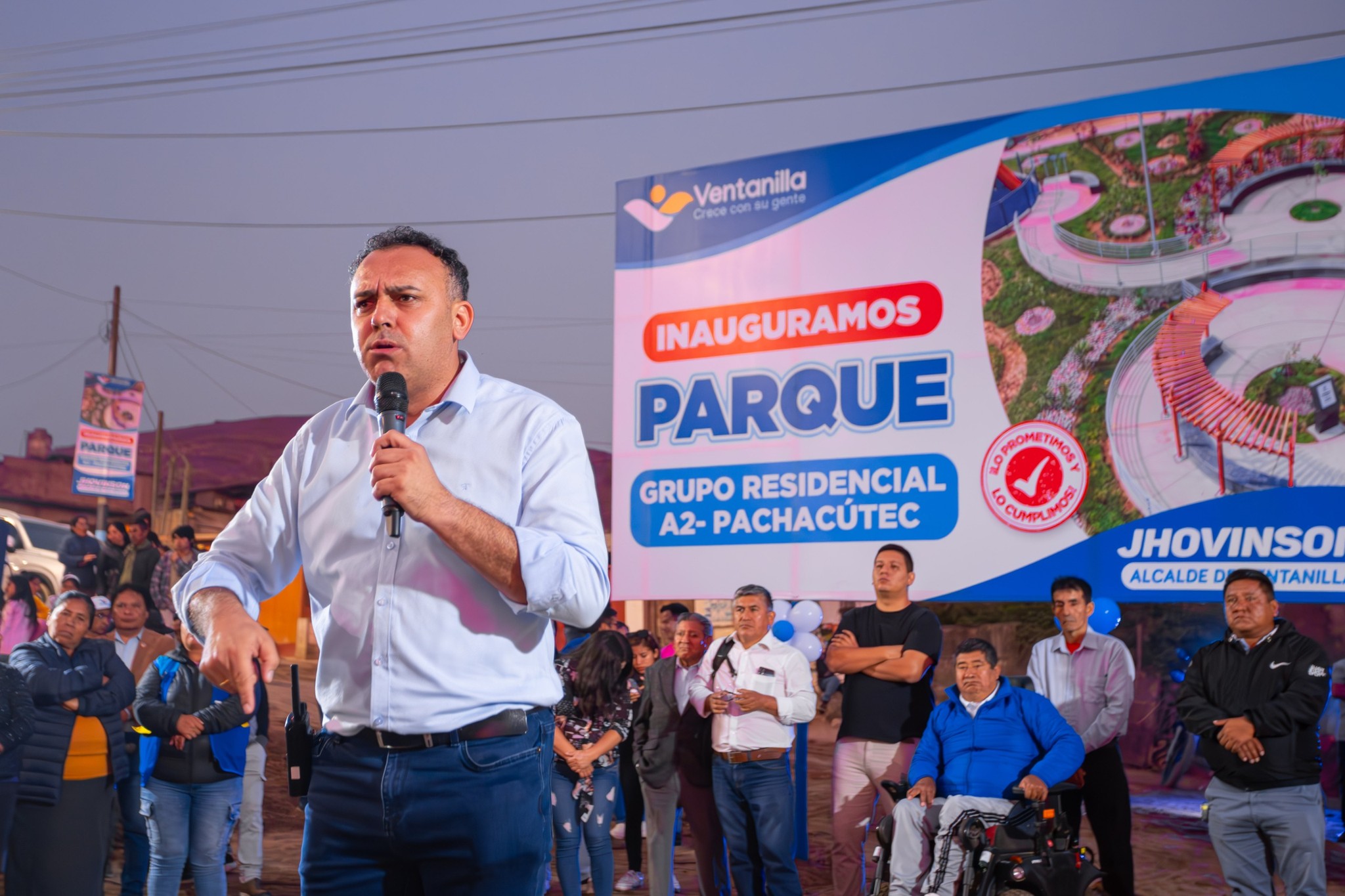 El alcalde Jhovinson Vásquez inauguró el moderno parque recreativo 🌳🌲 del Grupo Residencial A2 en Pachacútec, promoviendo la recreación y bienestar 👨👩👧👦 en Ventanilla.