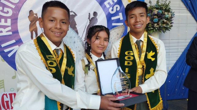 Escolares presentes en concierto navideño