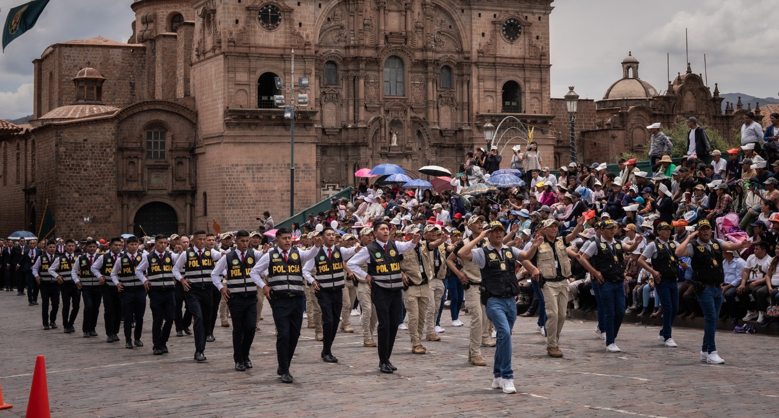 Presidenta de la Corte de Cusco participó en el "XXXVI Aniversario de la Policía Nacional del Perú"