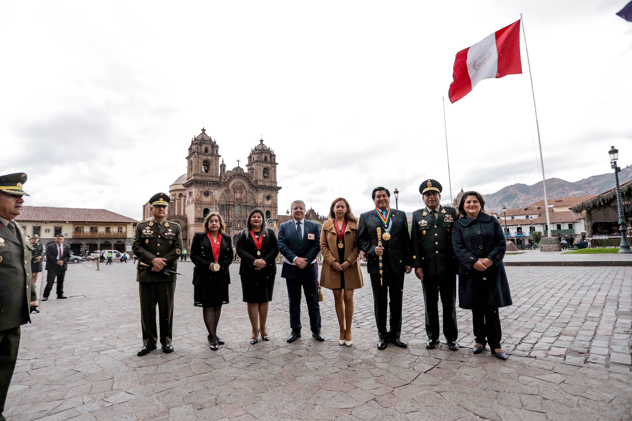Presidenta de la Corte de Cusco participó en el izamiento “Día de la Institucionalidad, del Estado de Derecho y la Defensa de la Democracia”