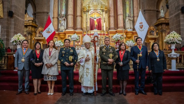 Presidenta de la Corte de Cusco participó en las actividades por el Bicentenaris de las Batallas de Junín y Ayacucho y del Ejército del Perú