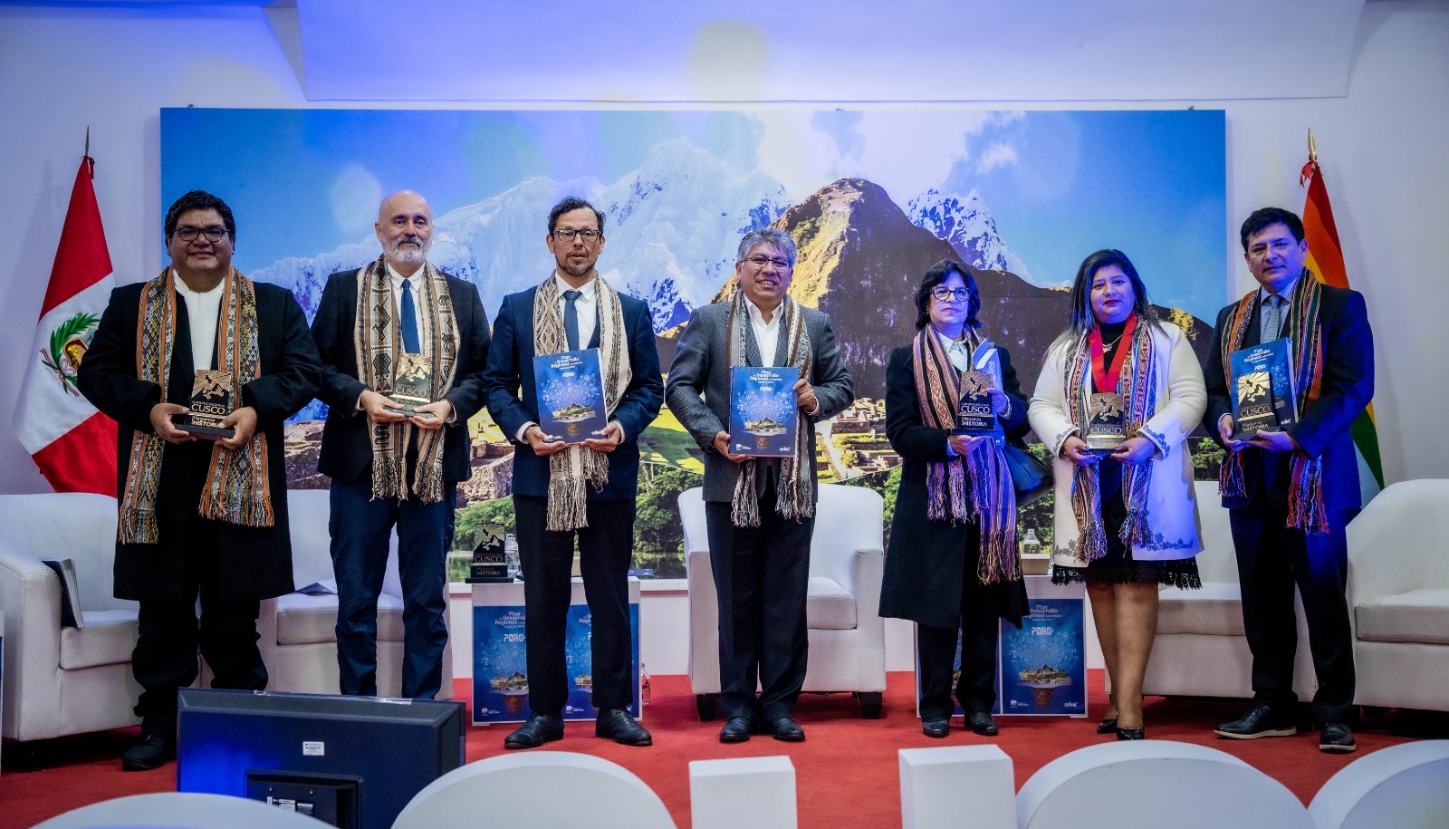 Presidenta de la Corte de Cusco participó del lanzamiento del "Plan de Desarrollo Regional Concertado al 2033"