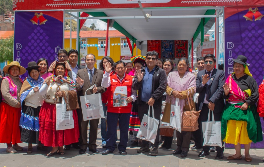 Se inagura con exito la "Feria textil de exposición innova feria navideña 2024"