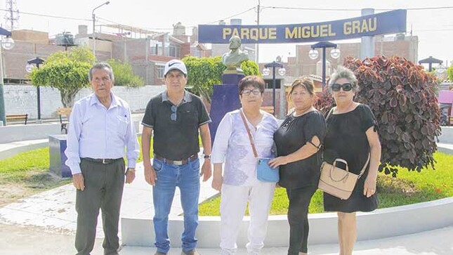 Alcalde inspecciona los trabajos de mantenimiento del Parque Miguel Grau. 