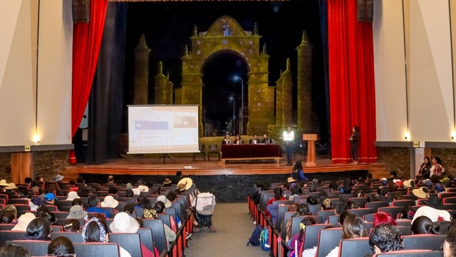 Más de 200 comerciantes son capacitados para la feria "Wawa Q'atu"
