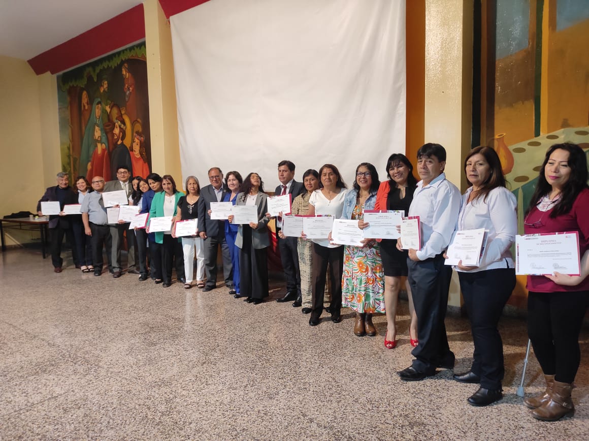 docentes con diploma de reconocimiento