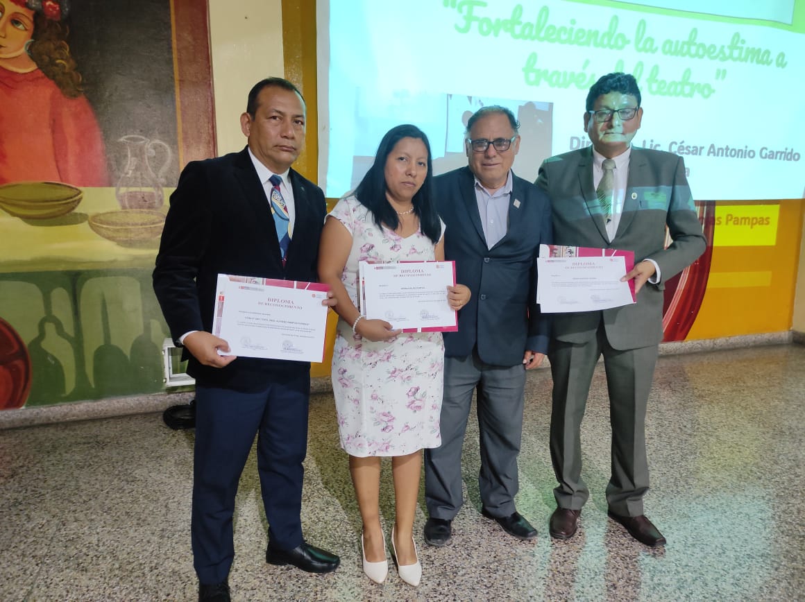 docentes con diploma de reconocimiento