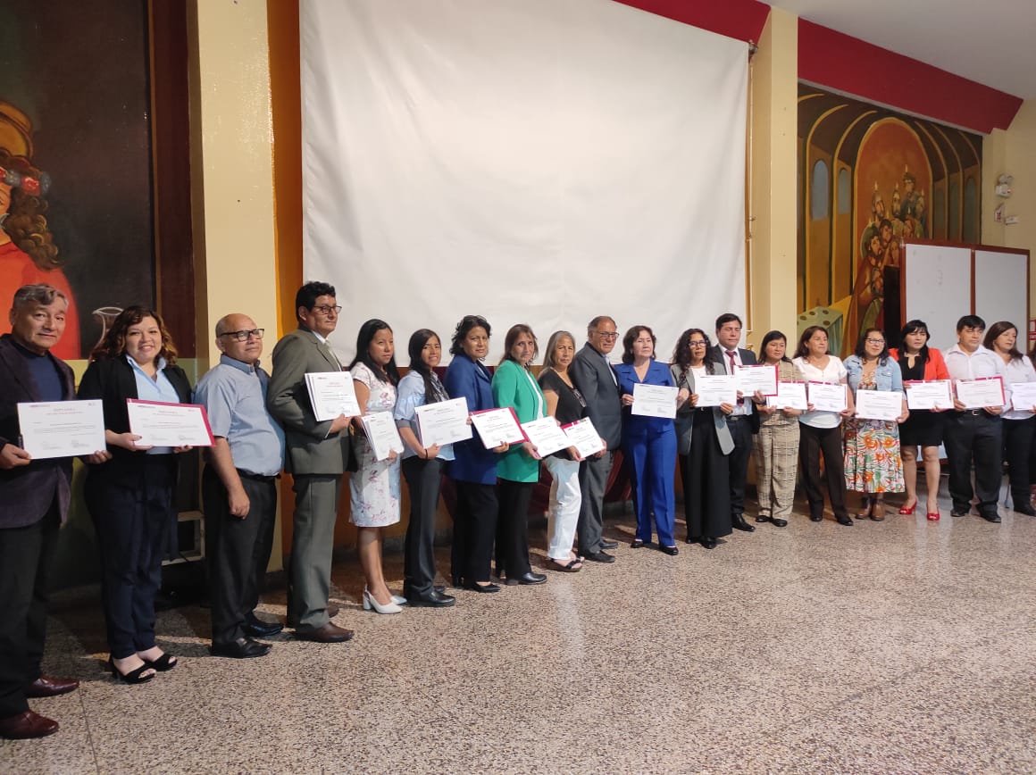 docentes con diploma de reconocimiento