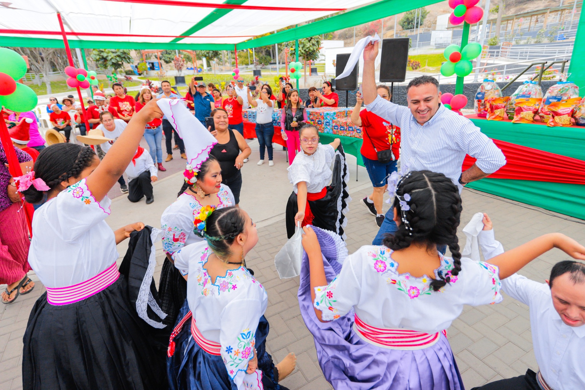 Clausuramos exitosamente los talleres de OMAPED en diversas disciplinas 💃🕺👩🍳👨🍳🍰, fomentando habilidades y un Ventanilla inclusivo 🤝.